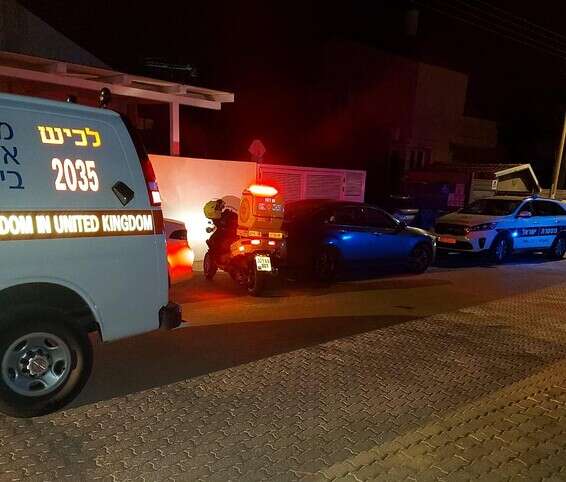 זירת הרצח בקריית גת, אמש // צילום: תיעוד מבצעי מד"א